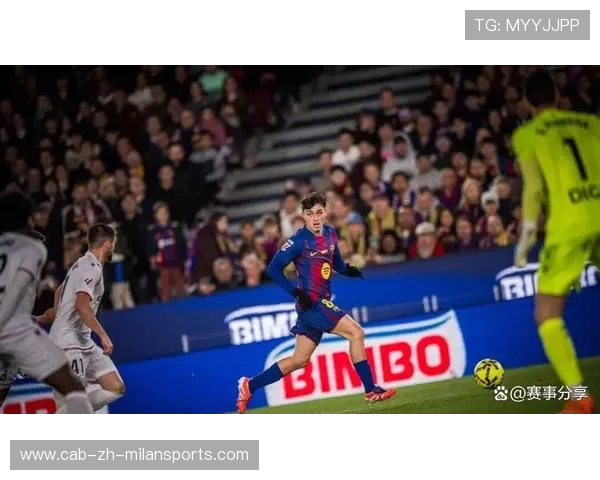 巴萨核心直塞穿透,拉菲尼亚近角低射建功 巴萨核心直塞穿透,拉菲尼亚近角低射建功